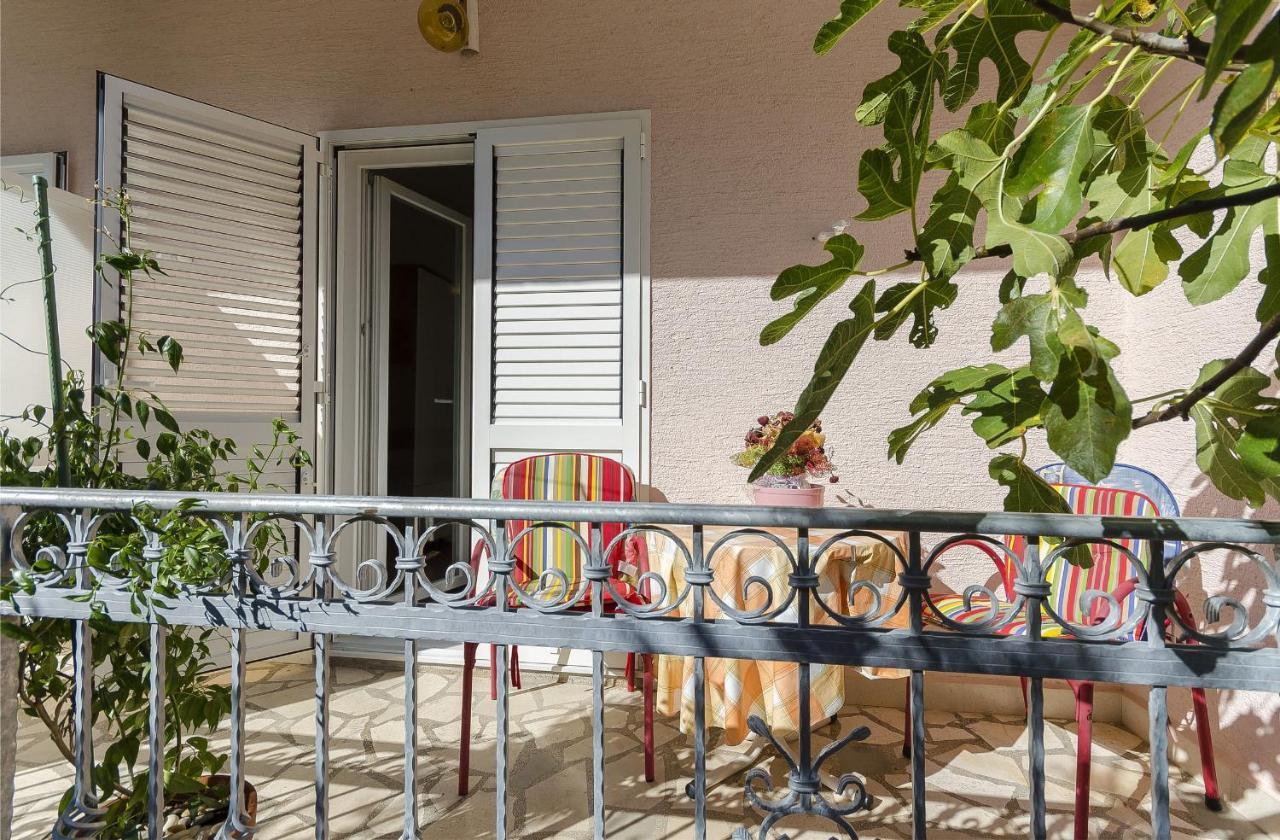 Apartment And Rooms Ema Vodice Exterior foto
