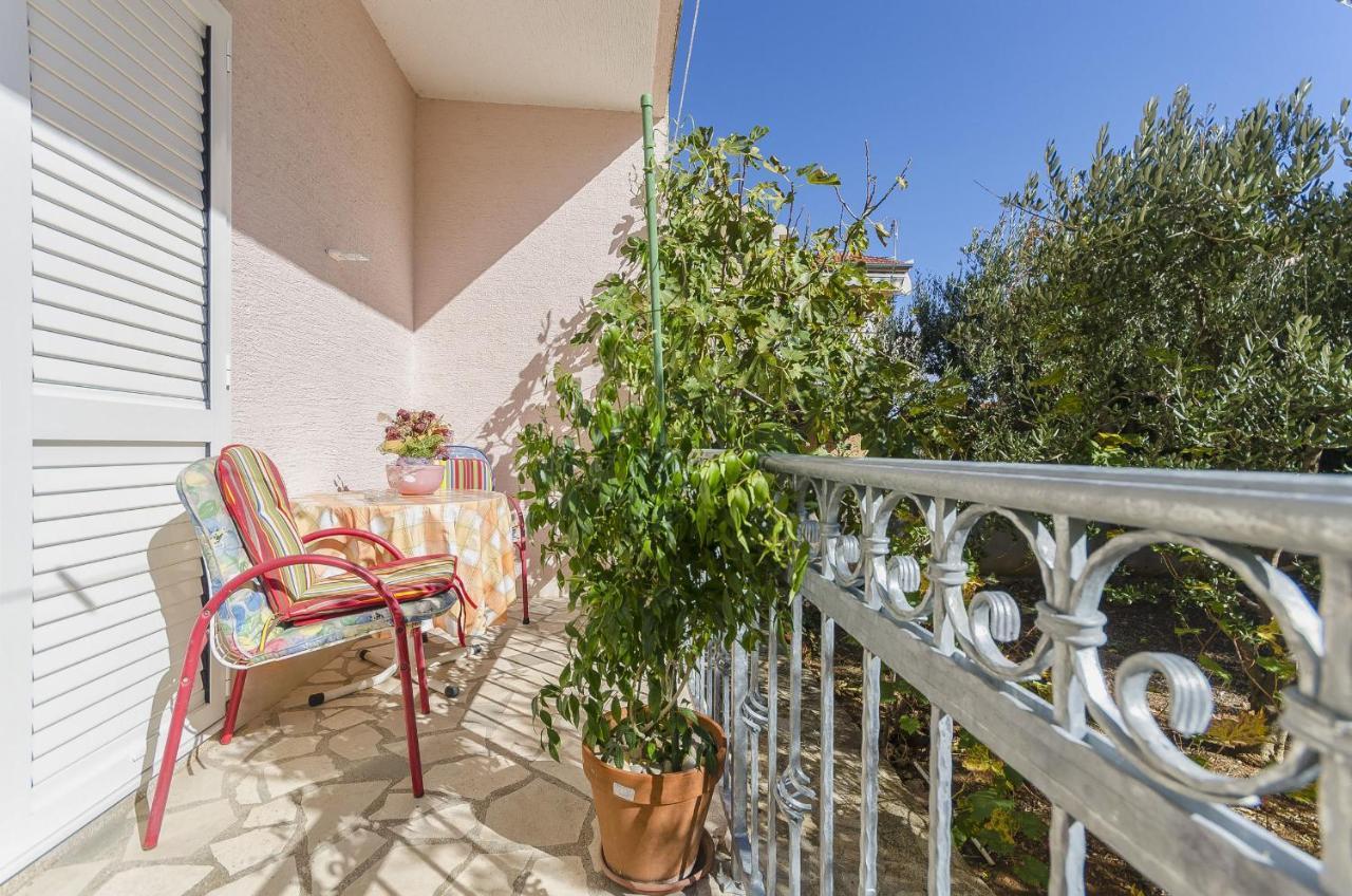 Apartment And Rooms Ema Vodice Exterior foto